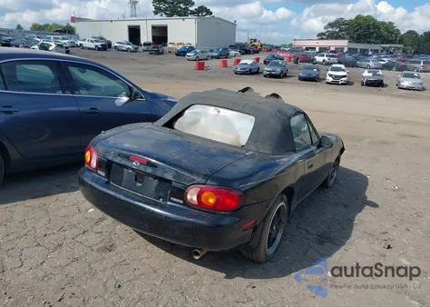 1999 Mazda Mx-5 Miata Leather Pkg/Popular Equipment Pkg/Sports Pkg/Touring Pkg z USA, uszkodzony, nr VIN JM1NB3530X0105944